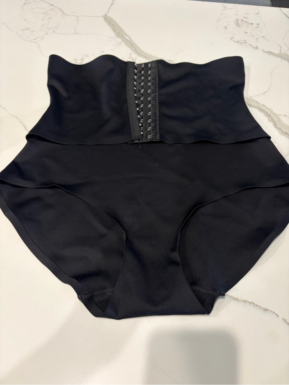 Body shaper High-Waist Shaping Briefs with Hook Closure - Black